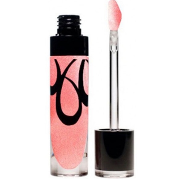 BENEFIT Ultra Shines in Life on the A List - Picture 1 of 2